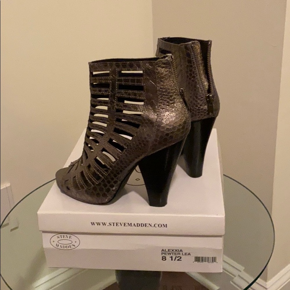 Steve Madden pewter ankle boots